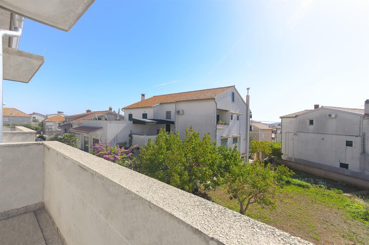 Apartment Niko Vodice Exteriör bild