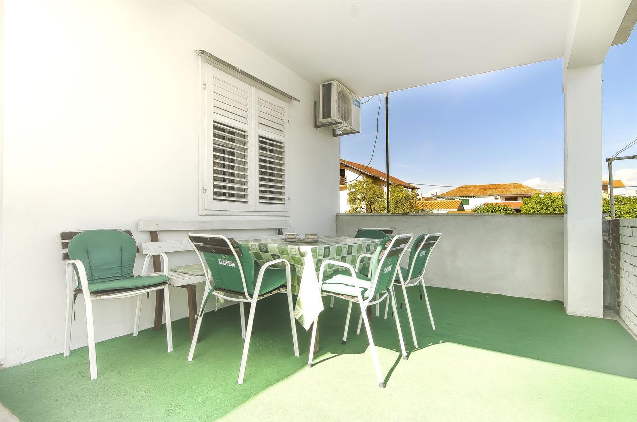 Apartment Niko Vodice Exteriör bild
