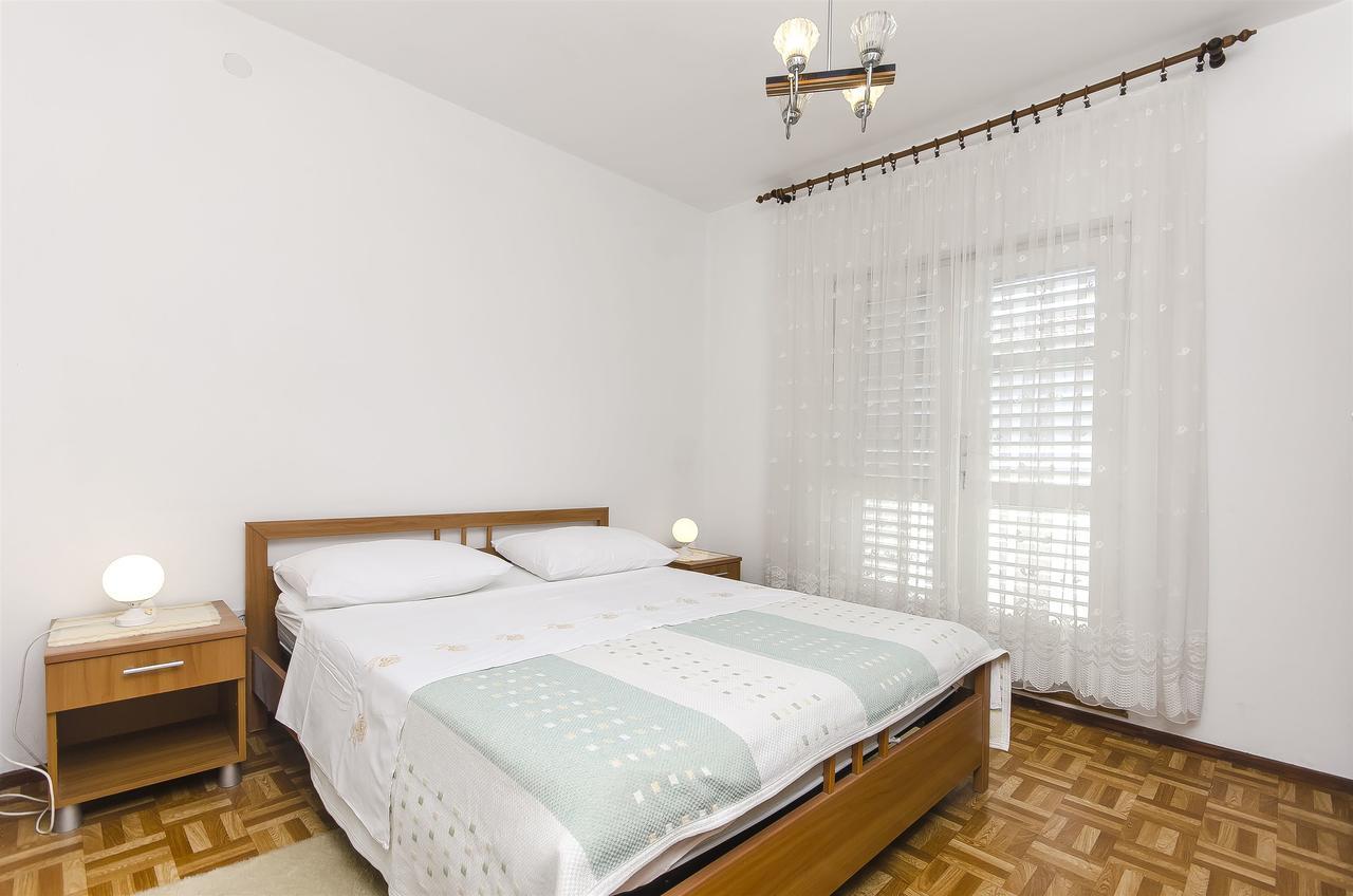 Apartment Niko Vodice Exteriör bild