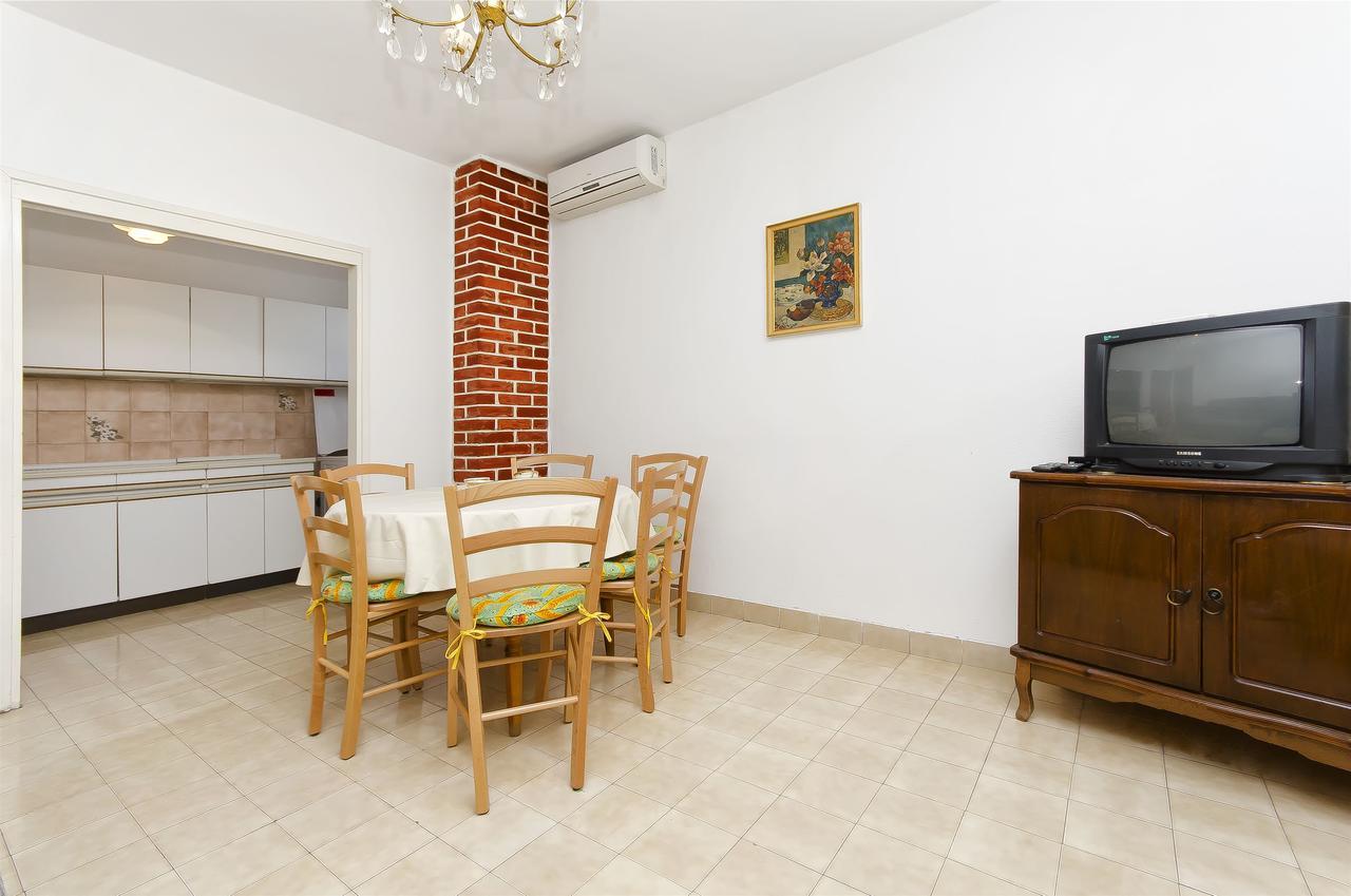 Apartment Niko Vodice Exteriör bild
